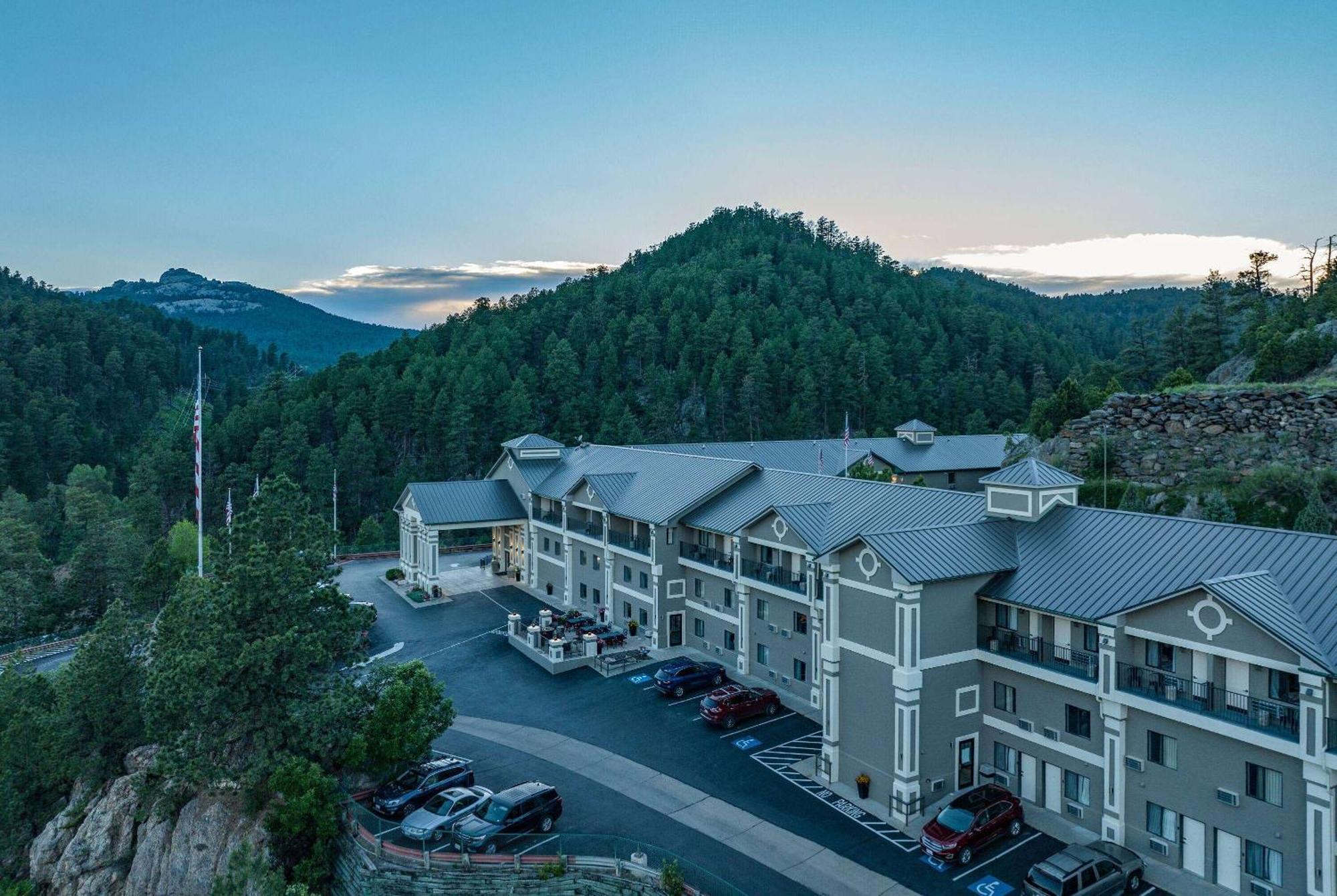 Baymont By Wyndham Keystone Near Mt. Rushmore Hotel Exterior photo