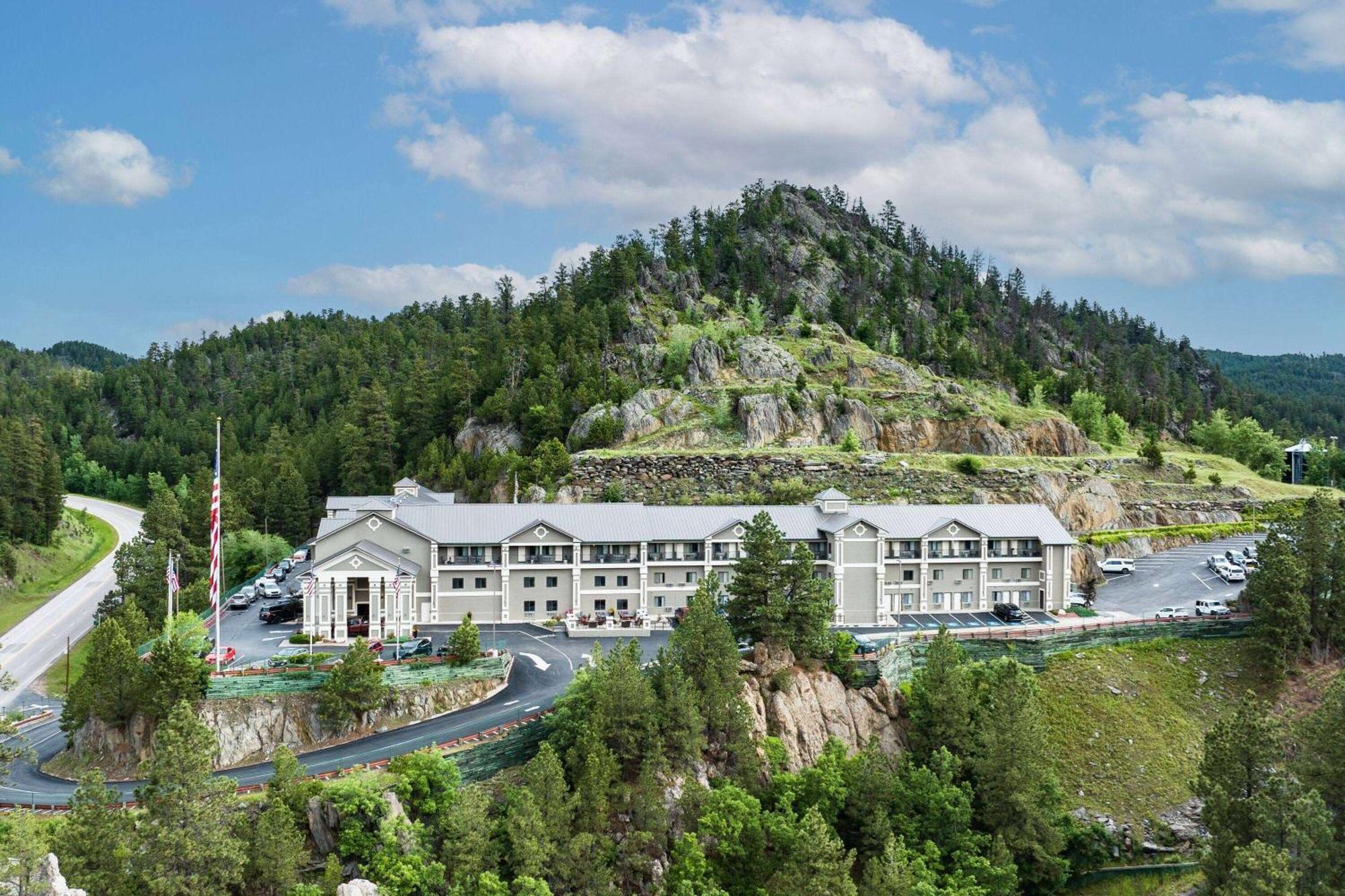 Baymont By Wyndham Keystone Near Mt. Rushmore Hotel Exterior photo